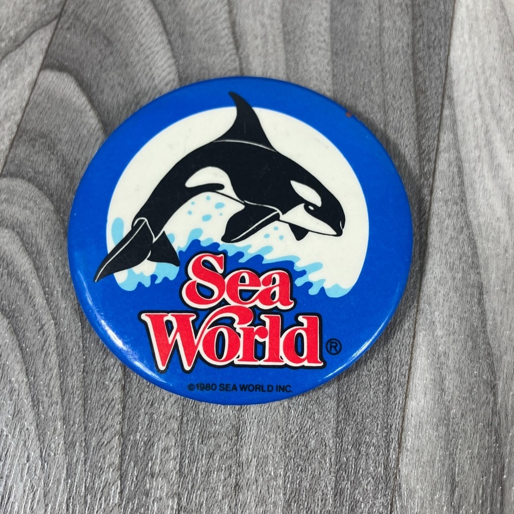 SEA WORLD Theme Park Vintage 1980 SHAMU Killer WHALE Souvenir BUTTON PIN BADGE